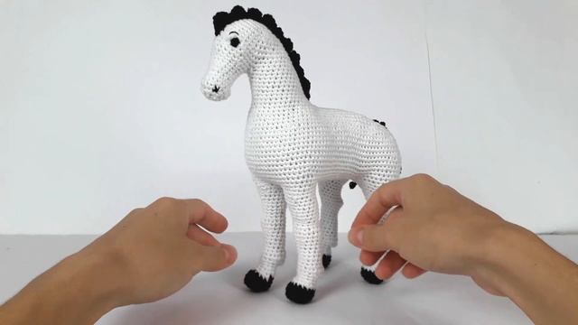Лошадь крючком. Видеообзор вязаной лошадки. Crochet horse смотреть онлайн