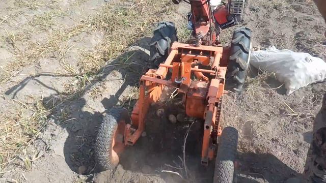 2018 картошка  копает сам.