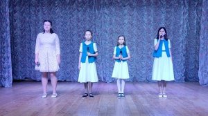 Вокальный ансамбль "Сюрприз" -Мамина улыбка согревает