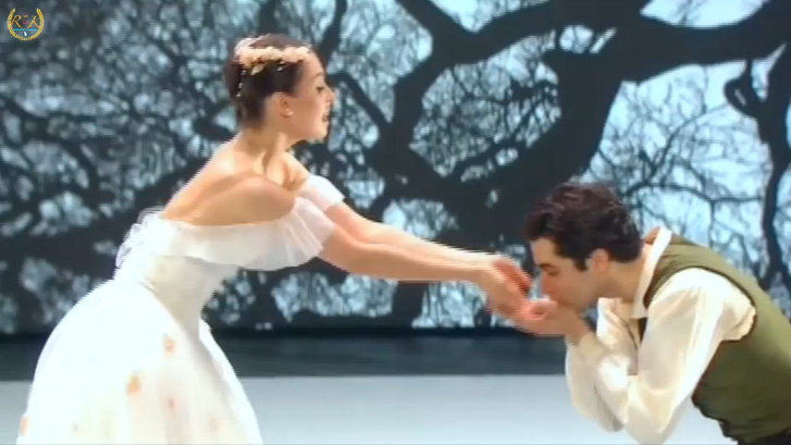 Большой Балет s2e02: Дарья Хохлова и Игорь Цвирко - па-де-де из балета "Сильфида" смотреть онлайн