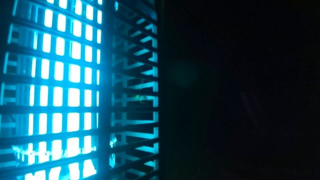 ** MOSQUITO Zapper in Action ** Testing a 4000V UV Mosquito Killer Insect Zapper Lamp смотреть онлайн