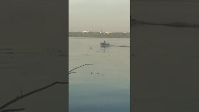 Колибри 260 с впаянным на заводе килем и под мотором Fisher t5 bms смотреть онлайн