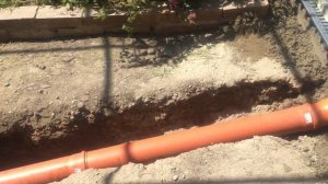 Как правильно подключать пластиковые лотки к ливневой канализации.