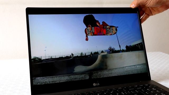 Recensione LG Gram 17 (2020): una Leggerezza di Troppo смотреть онлайн