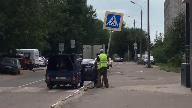 Демонтаж дорожных знаков в Твери. смотреть онлайн