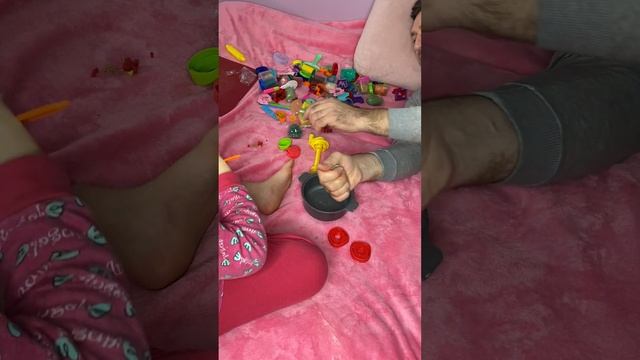 Игры с пластилином (тесто для лепки) | делаем из пластилина фигурки смотреть онлайн