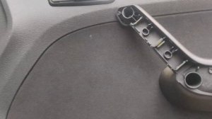 Volkswagen Touran 2007 снятие установка правой передней карты двери, замена кронштейна зеркала.