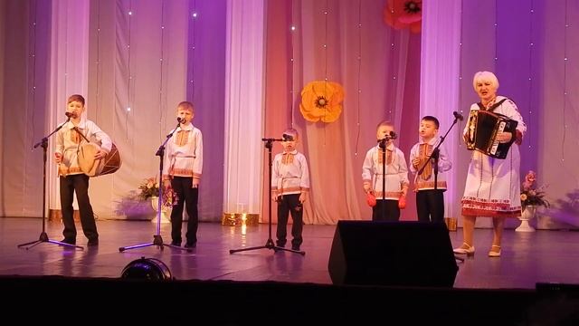 ПАДЫРАШ йоча фольклор ансамбль - Рӱжге веле мурена / ГАРМОНЬ пайрем/Новые видео-Яндекс ДЗЕН Марий Т смотреть онлайн