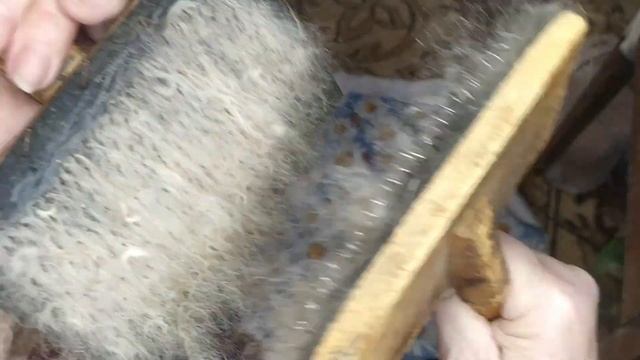 ПРЯДЕНИЕ ШЕРСТИ ЧАСТЬ 1. ПОДГОТОВКА ШЕРСТИ. смотреть онлайн