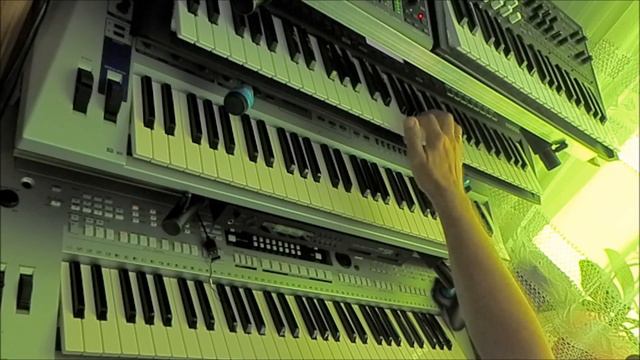 Czesław gra: Hey Angel, Gina T. смотреть онлайн