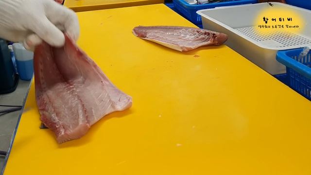 방어회뜨기, 소방어도 맛만 좋다! Yellowtail sashimi. смотреть онлайн
