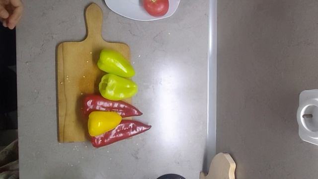 Пълнени чушки с кайма и ориз на Мултикукър смотреть онлайн