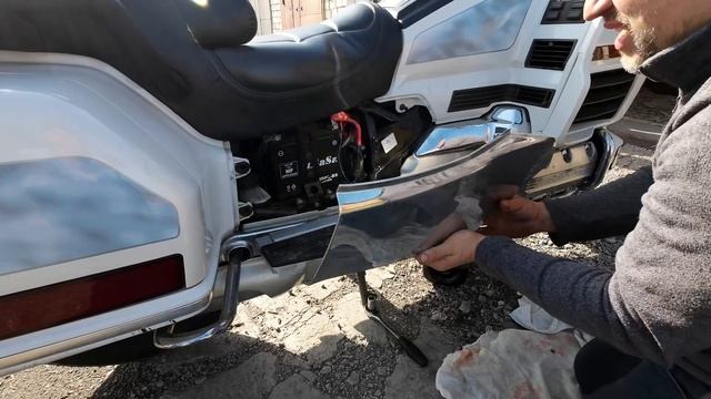 МЕНЯЕМ МАСЛО И СВЕЧИ НА GL1500SE смотреть онлайн