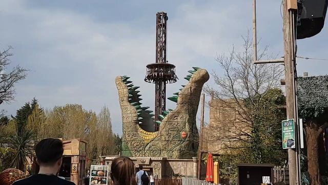 The 10 BEST Rides at Chessington World of Adventures! смотреть онлайн