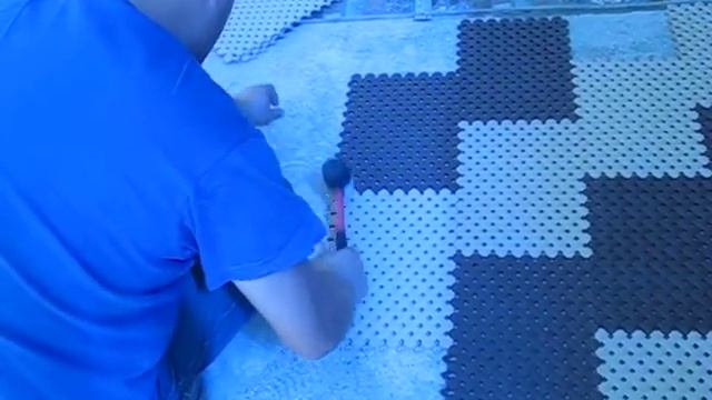 Укладка модульного ПВХ покрытия Aqua от завода Пластфактор смотреть онлайн