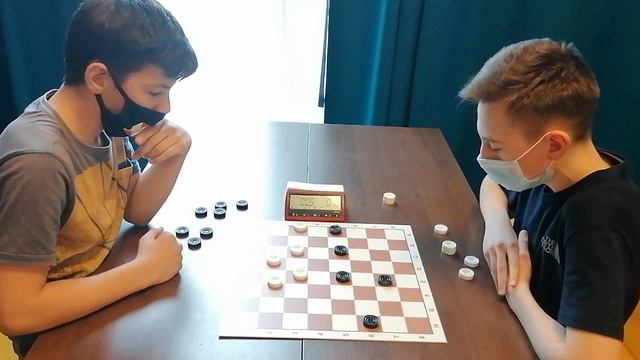 Цынов - Ширяев. 0-2. Первенство России по русским шашкам до 17 лет (блиц) смотреть онлайн