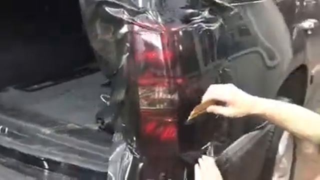 Тонировка задних фонарей, оклейка пленкой оптики на Chevrolet Tahoe (Шевроле Тахо) смотреть онлайн