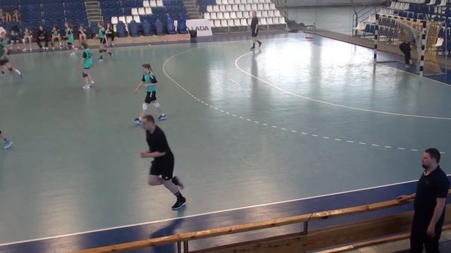 СТРЕМИТЕЛЬНЫЙ МЯЧ. ДЕВУШКИ 13 -14 ЛЕТ (2004) , Краснодар 1 - Московская обл., 1-й тайм смотреть онлайн