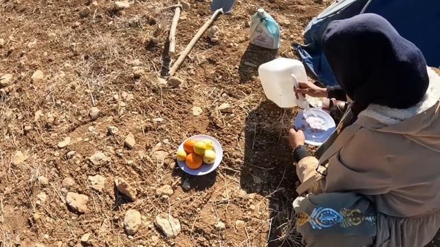 Lila's Displacement: A Nomadic Woman With Her Two Children At The Hands Of A Bandit Thief