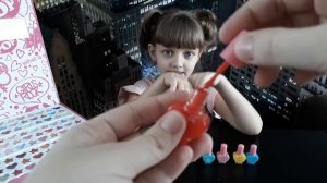 ДЕТСКАЯ КОСМЕТИКА. Косметика для ДЕВОЧЕК. Детский ЛАК для ногтей. Красимся детской косметикой.