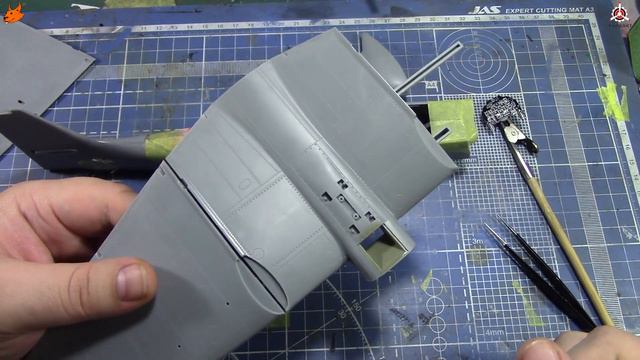 Ju-87B- немецкий пикирующий бомбардировщик фирмы "Trumpeter" в 1/32 масштабе. Сборка. Третья часть. смотреть онлайн