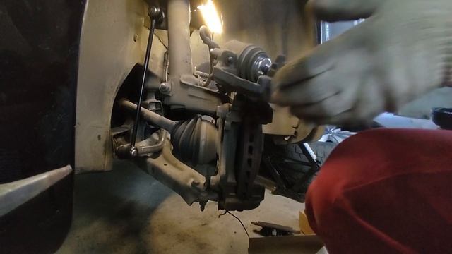 VW Jetta 6 2.5 USA Замена передних тормозных колодок, масла, фильтров, стойки стабилизатора смотреть онлайн