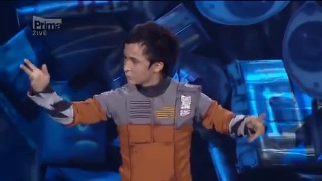 Atai Omurzakov 2011 WALL-E - the best robot dance.flv смотреть онлайн