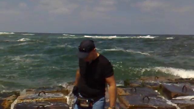 Взволнованное Средиземное море. Александрия Египетская. 2009 г... смотреть онлайн