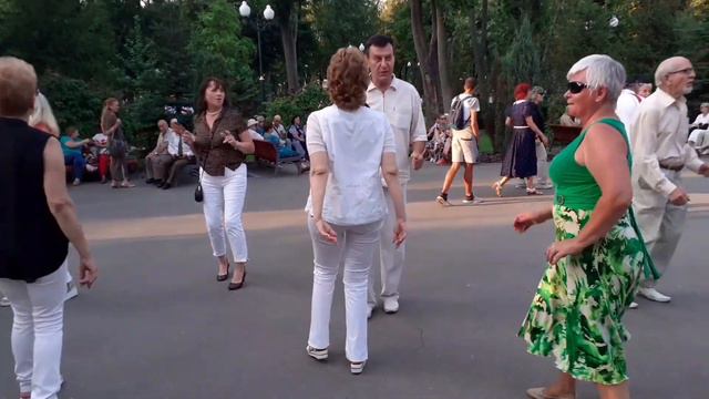 ПОТЕРЯЛ Я ЛЮБОВЬ И ДЕВЧОНКУ СВОЮ! ХАРЬКОВ ТАНЦЫ В ПАРКЕ ГОРЬКОГО 2021 смотреть онлайн