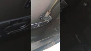 Снятие концевиков тяг замка Ваз 2112, 2110