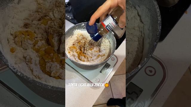Torta alla zucca light con: farina, zucca, lievito, uova, eritrotolo/stevia o zucchero смотреть онлайн