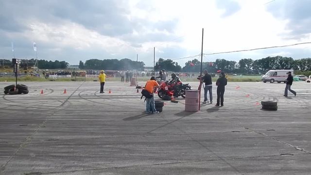 09 Vmax Vs 09 Busa HD.MOV