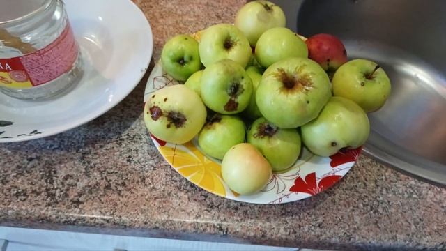 Готовлю ЯБЛОЧНЫЙ СОК НА ЗИМУ из соковарки/ Натуральный без сахара и воды / КОНСЕРВАЦИЯ заготовки смотреть онлайн