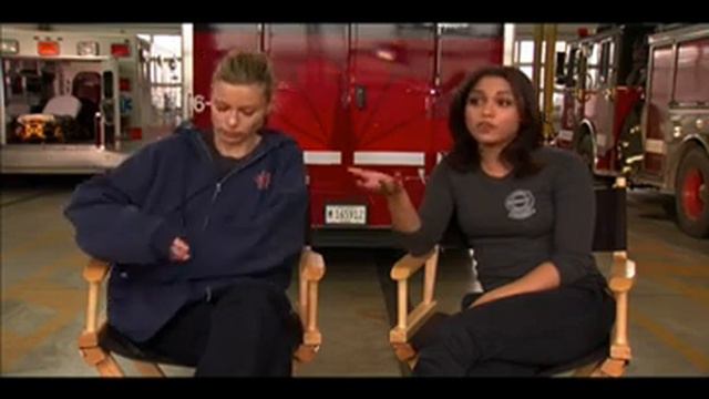 lauren german monica raymund chicago fire смотреть онлайн