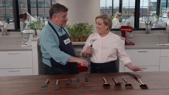 Kitchen Equipment Expert's Favorite Metal Spatula смотреть онлайн