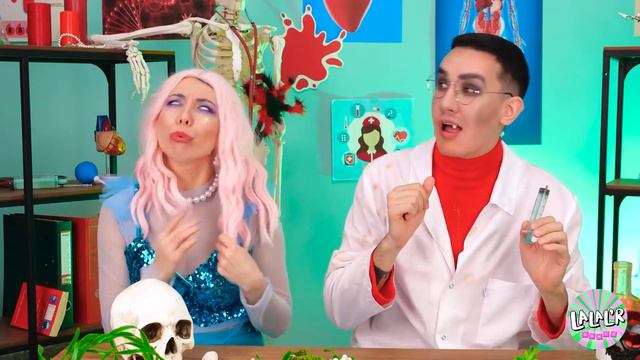 WOW! Le vampire enceinte devient RICHE! Astuces parentales incroyables par La La Life Games смотреть онлайн