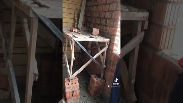 Кладка.стройка.стена.балкон.кирпичи. смотреть онлайн