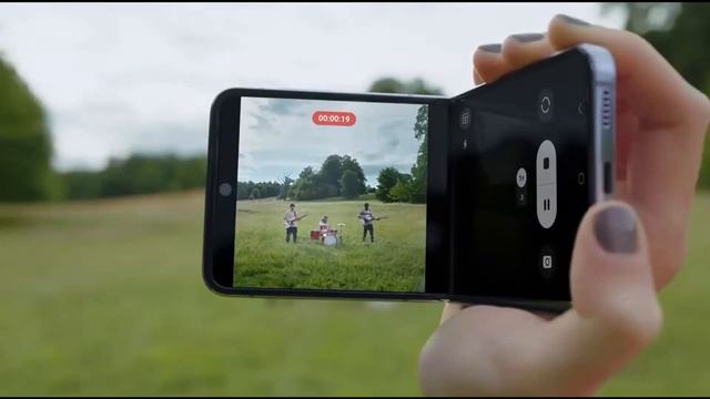 ОБЗОР - Motorola Razr 2022 смотреть онлайн