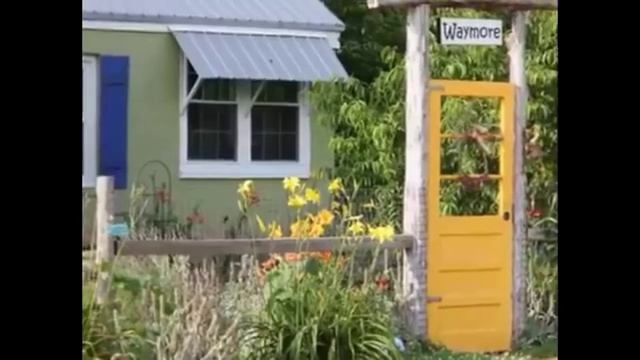 Идеи для дачи поделки  из старых дверей