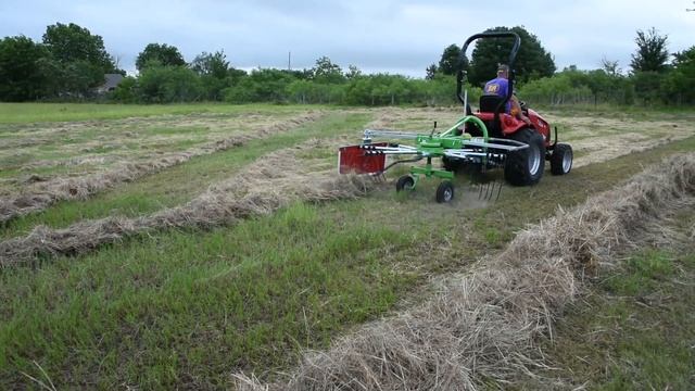 PTO Driven Rake From Small Farm Innovations смотреть онлайн