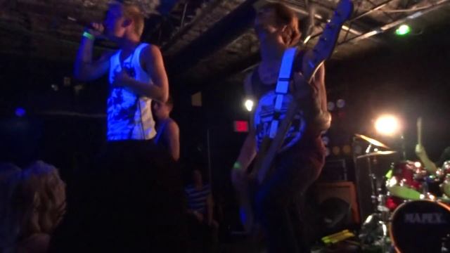 Broken City Skies-Mistakes & Miss Takes (live) смотреть онлайн