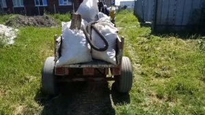 Самодельный трактор из мотоблока с передним адаптером. Перевозка мешков, общим весом около 700 кг.