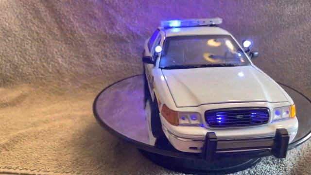 1/18 Scale New Haven CT PD #L8 Diecast Ford Crown Vic With Working Lights And Siren