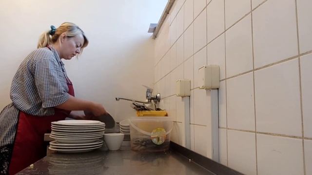 На РАБОТЕ мою посуду ?? смотреть онлайн
