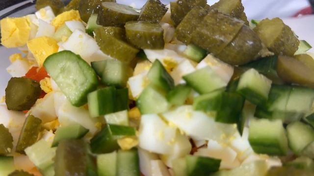 НЕклассический салат ОЛИВЬЕ УДИВИТ ВАС/ Оливье с креветками/ смотреть онлайн