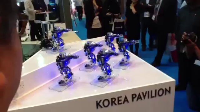 Роботы танцуют Gangnam Style смотреть онлайн