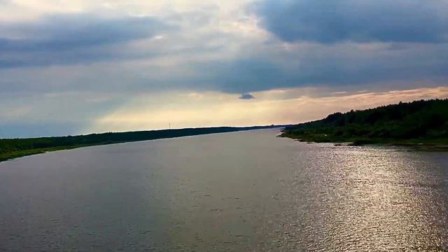 Красивый пейзаж с моста на реку Кубена. смотреть онлайн