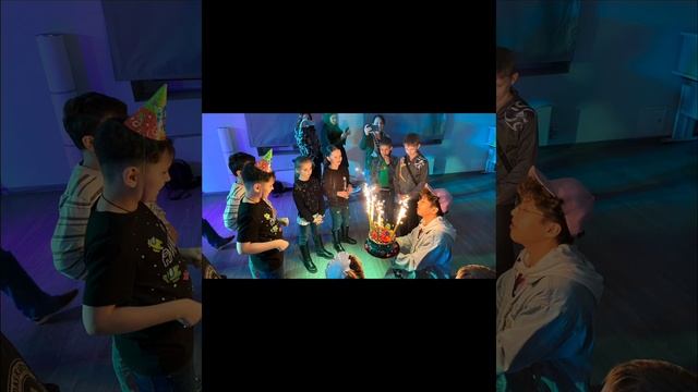 Вот таким должен быть праздник, чтобы он хоть чуть-чуть запомнился... 10 лет. смотреть онлайн