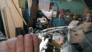 Замена лампы габаритов на тойоте авенсис.