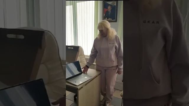 Вручение подарка ( ноутбука ) 06 января 2024 г в офисе Мегаинтеркорп смотреть онлайн
